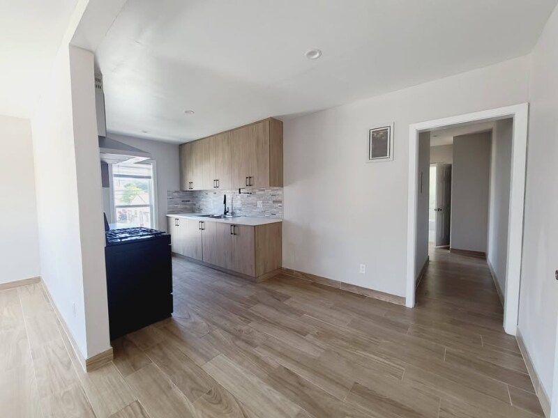 Building Photo - 9949 Pinewood Ave