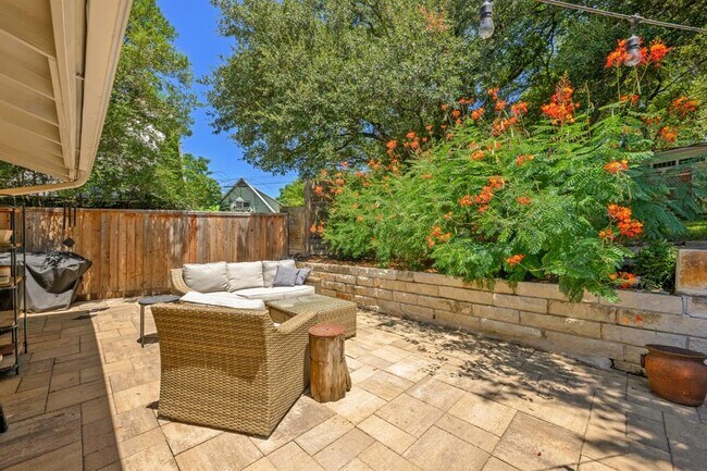 Building Photo - 2215 Alta Vista Ave