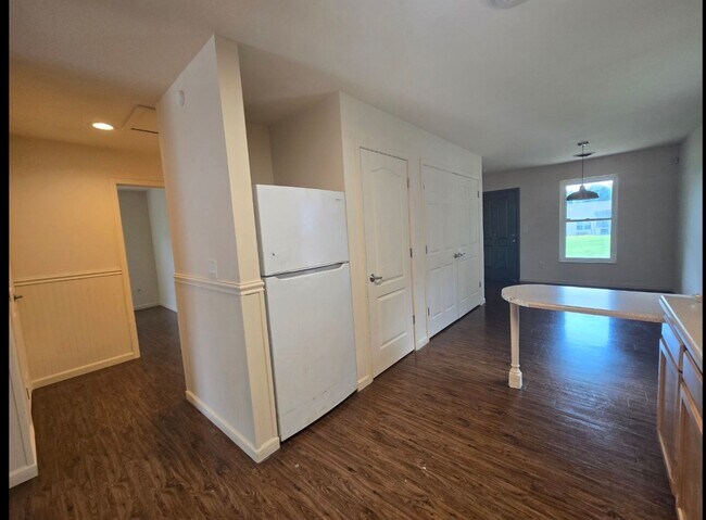 Building Photo - 3 Bedroom Accessible Home In Alton