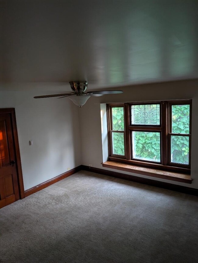 Primary Photo - 206 Oak St