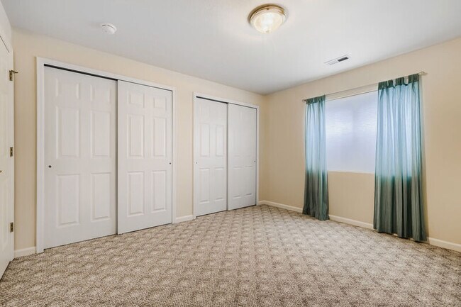 Building Photo - 9506 Hollydale Ct