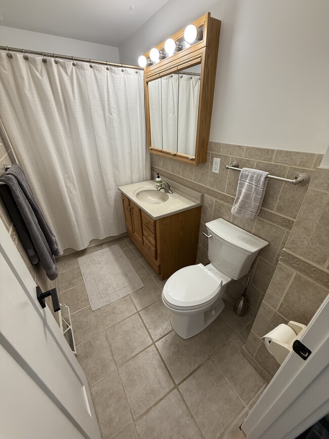 Building Photo - 588 W Winona St