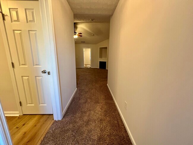 Building Photo - 707 Porter Ln