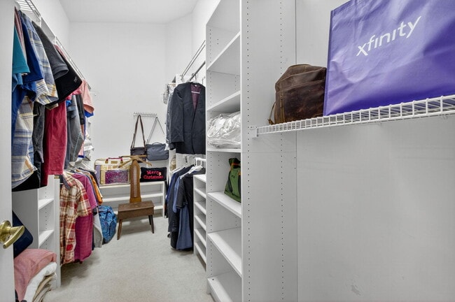 Building Photo - 7470 Chorale Rd