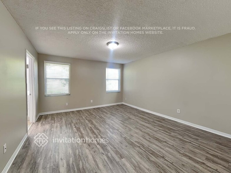 Building Photo - 450 SW 182nd Way