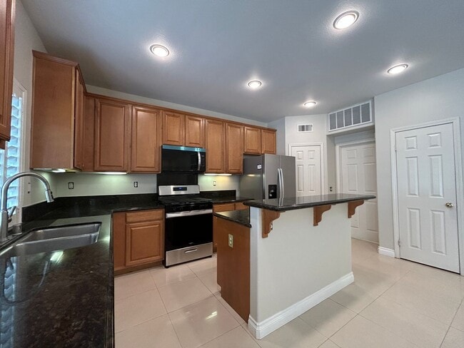Building Photo - Beautiful 4 Bed 3 Bath Fullerton Home with Office