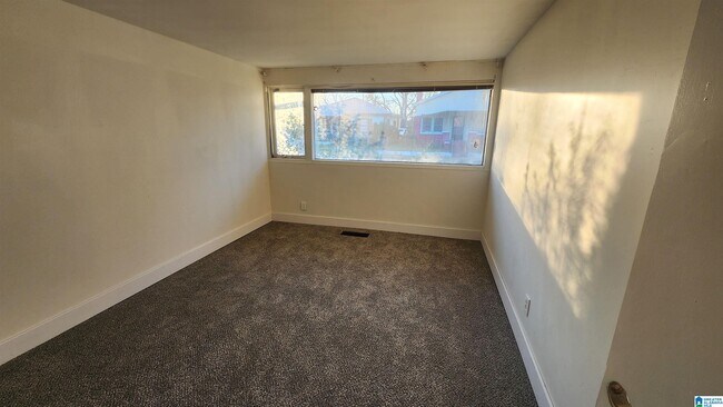 Building Photo - 1319 Court R