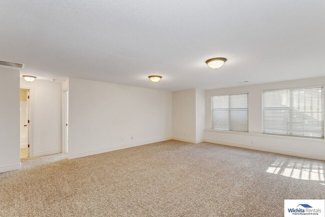 Building Photo - Andover Schools - 4 bedroom 3 bath