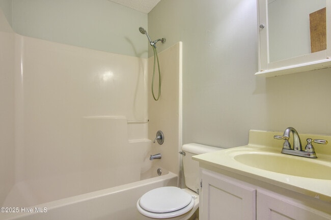 Building Photo - 303 Sedgefield Ct