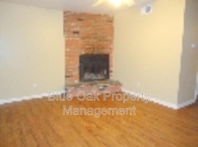 Building Photo - 403 Maple St