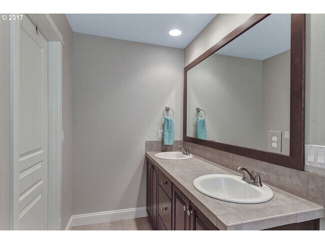Building Photo - Bright and Open Floor Plan with Fireplace, Attached Garage & Vaulted Ceilings
