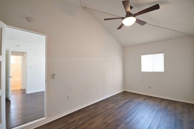 Building Photo - t1803R