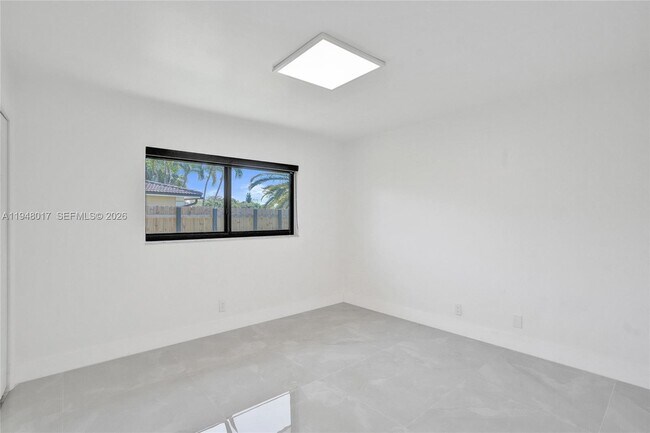 Building Photo - 16653 Golfview Dr