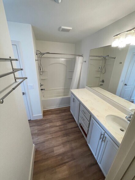 Building Photo - 668 Moonlight Stroll St