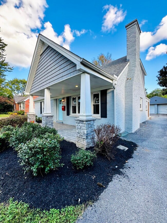 Building Photo - 564 Claymont Dr