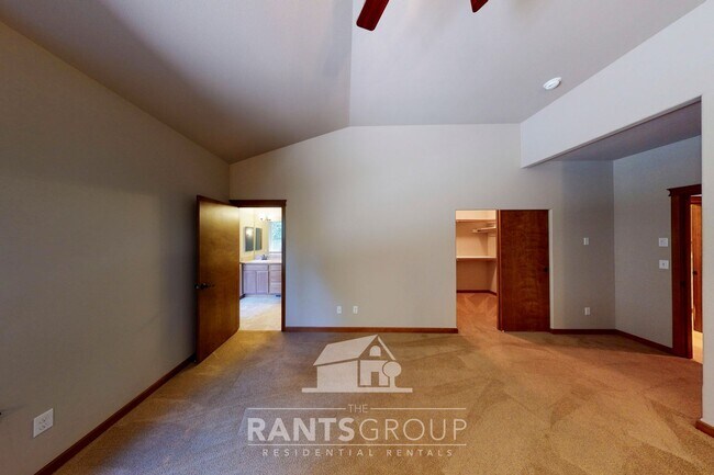 Building Photo - Beautiful Home in Hawks Prairie