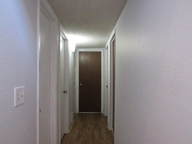 Building Photo - Remodeled Huge 4 Bedroom Townhome