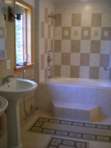 master bathroom - 117 Ritchie Avenue