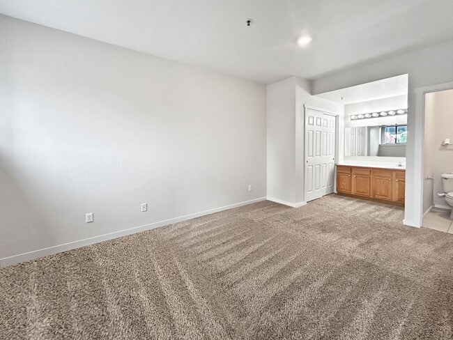 Building Photo - $0 DEPOSIT OPTION. 2 BED 2.5 BATH CONDO AT STUDIO 70 IN DENVER'S GOLDEN TRIANGLE. PARKING INCLUDED!