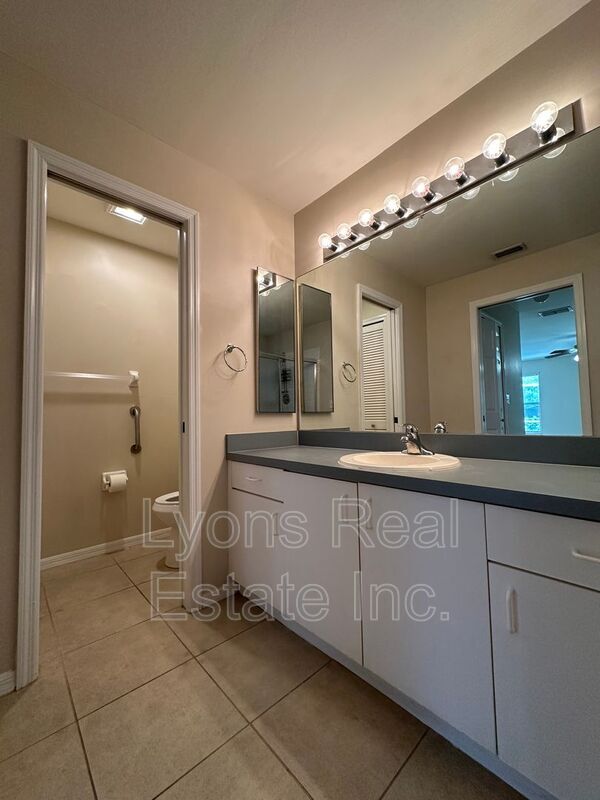 Building Photo - 8397 Bahamas Rd