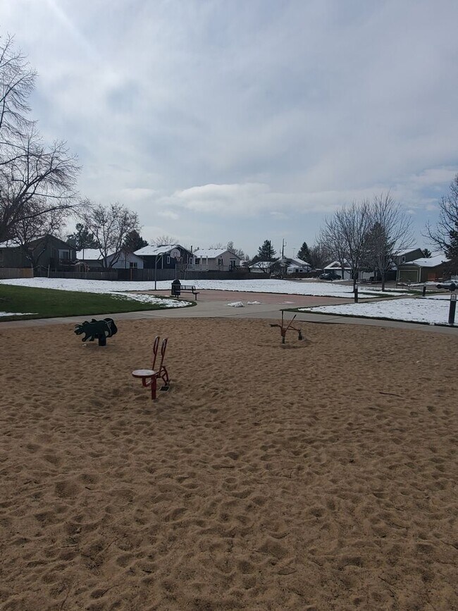 Building Photo - 4B/2B Home with Attached Garage in Longmont Ready for June!