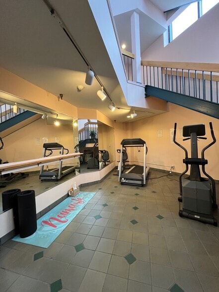 Building Photo - 750 Davol St