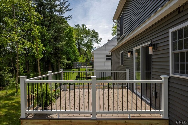 Building Photo - 8 Terrace Hill Dr