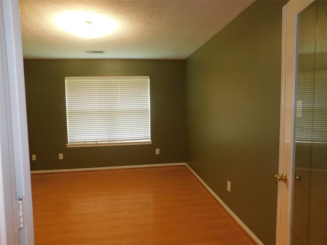 Building Photo - 3702 Heritage Colony Dr