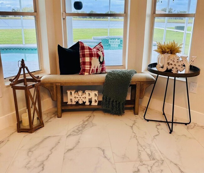 Building Photo - 2652 Hawthorne Ln