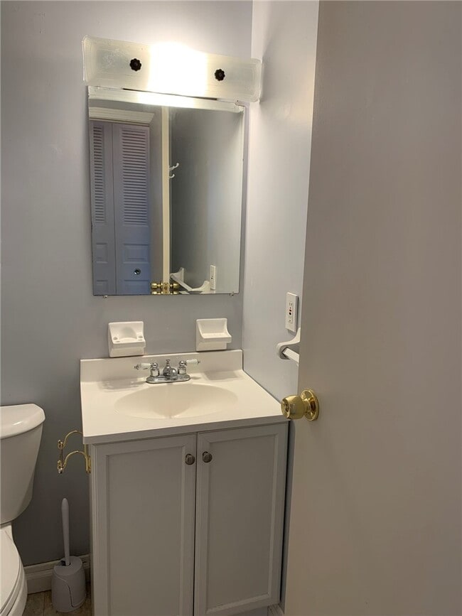 Building Photo - 26 Heron Way S