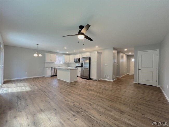 Building Photo - 1589 Center Rd