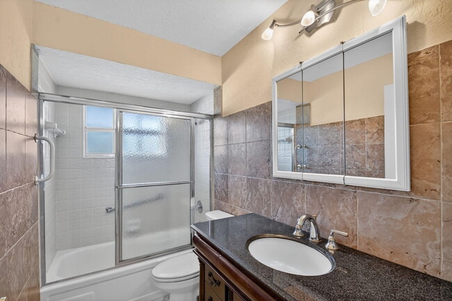 Building Photo - 374 Bennington Ln