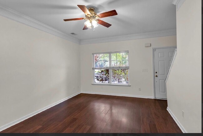 Building Photo - 203 Twin Tree Dr