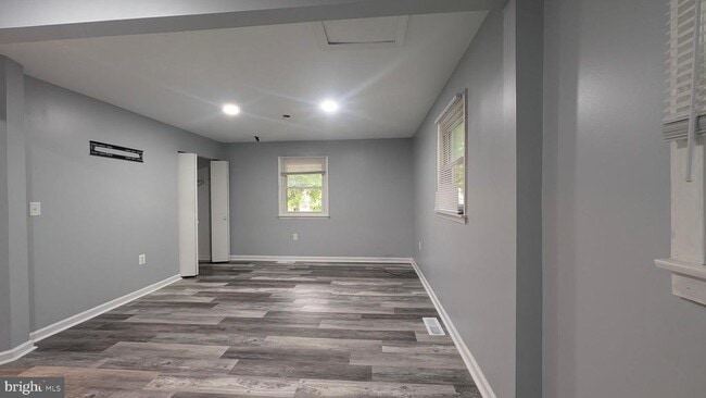 Building Photo - 922 Petinot Pl