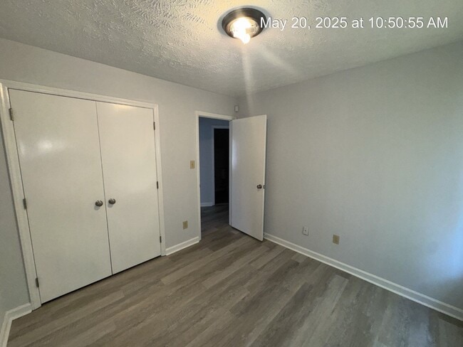 Building Photo - 1222 Skyline Dr
