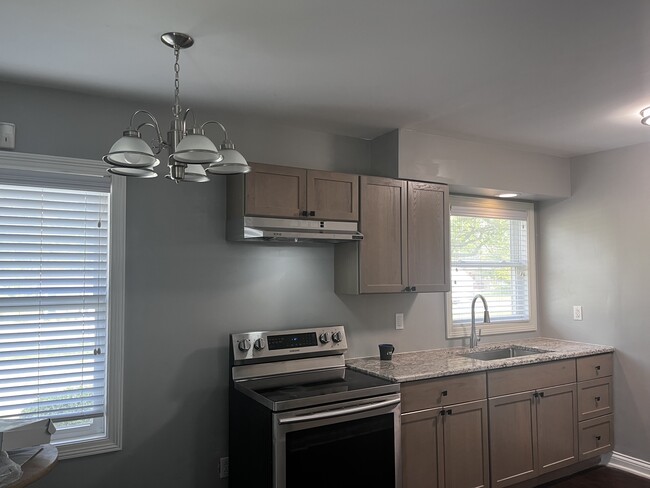Primary Photo - 1459 E Brunswick Ave