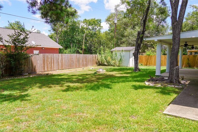 Building Photo - 221 Normal Park Dr