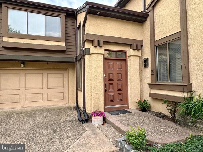 Building Photo - 104 Sayre Dr