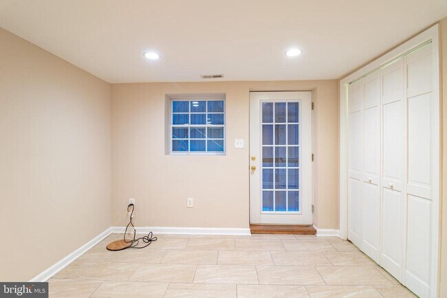 Building Photo - 1459 Chapin St NW