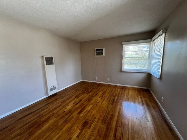 Building Photo - 1 Bedroom 1 Bath Ground Floor Apartment fo...