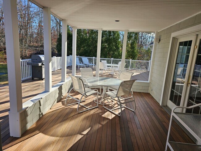 Building Photo - 1611 Deerfield Rd