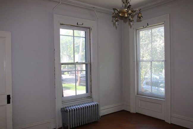 Building Photo - 125 W Green St