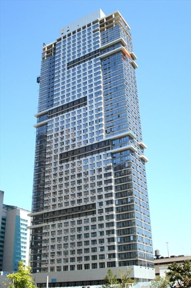 Building Photo - 635 W 42nd St