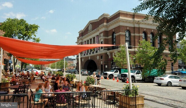 Building Photo - 706 S Bond St