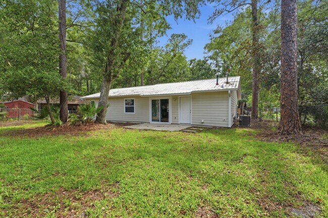 Building Photo - 2 Bedroom, 2 Bath House in Palmetto Woods!