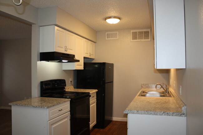 Building Photo - Highlander Square Apartments