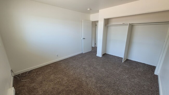 Building Photo - Moses Lake 3 bedroom 1 bath with den and g...