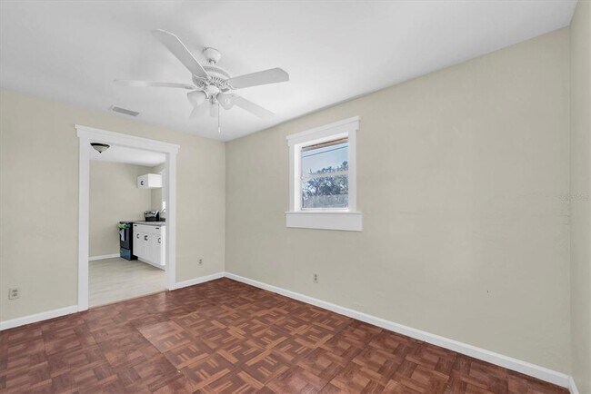 Building Photo - 1607 18th St E