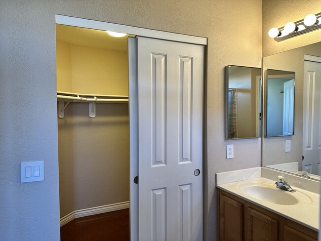 Building Photo - 678 Dockery Pl