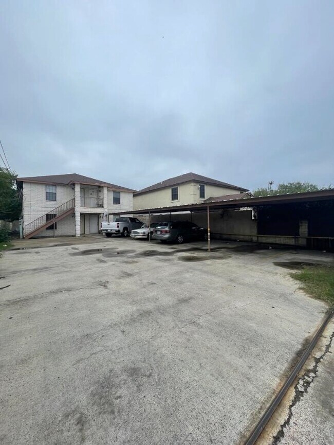 Building Photo - 3005 Reynolds St